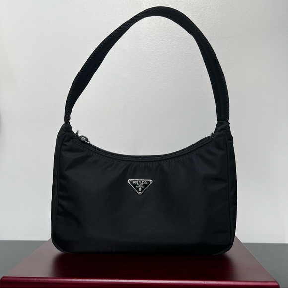 Prada 2000 - Picture 1 of 6